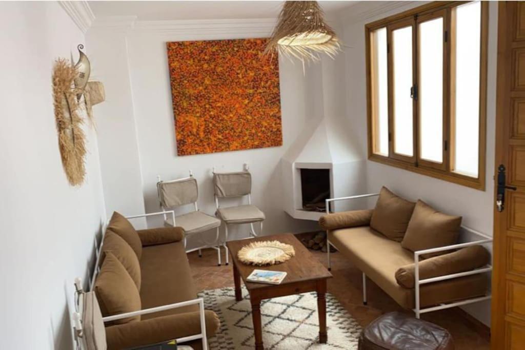 Vakantiehuis Newly Renovated Riad, Sea View And Four Ensuites *